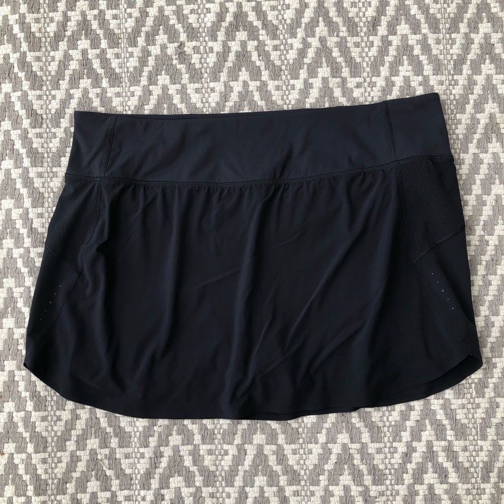 Athleta run with it skort size XL